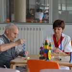 Sesión de Terapia Ocupacional en geriatría